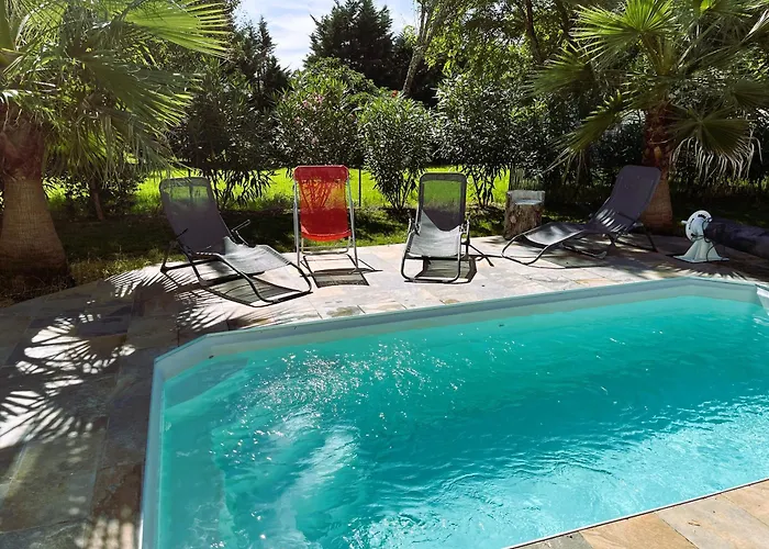 Le Bien-etre Jacuzzi Piscine Chauffee Privee Du Tarn Entre Toulouse Et Albi & Les Du Tarn Дом отдыха Peyrole