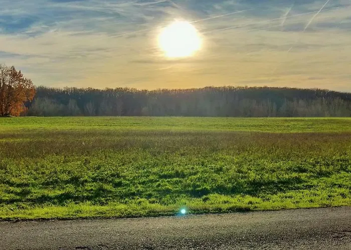 Le Bien-etre Jacuzzi Piscine Chauffee Privee Du Tarn Entre Toulouse Et Albi & Les Du Tarn Дом отдыха